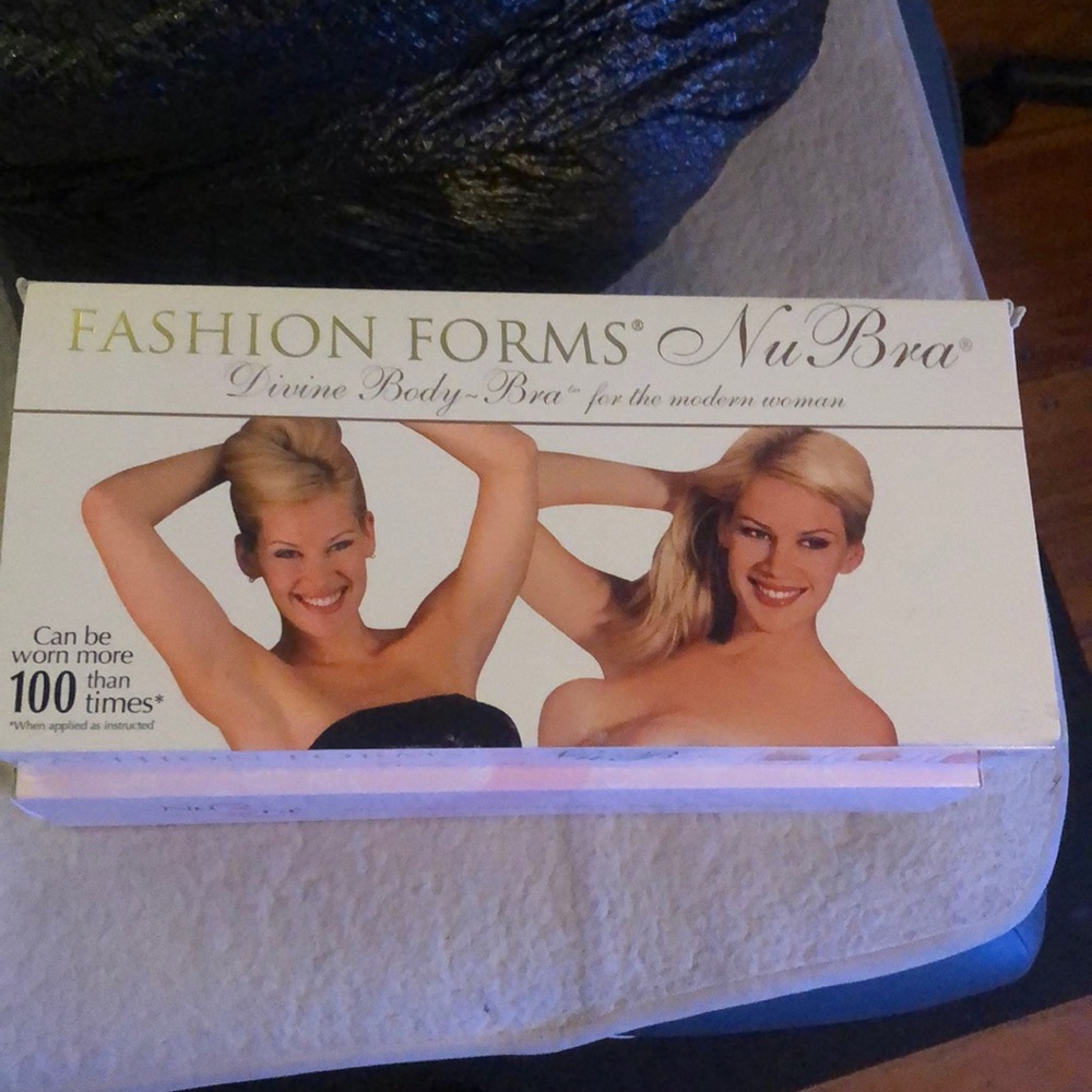 Nubra self adhesive silicone cups. New in box never worn.